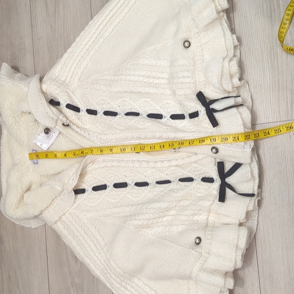 SOLD-Axes Femme Cape - Picture 13 of 15